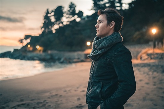 感慨时间飞快的句子推荐(时间飞快的流逝的句子)