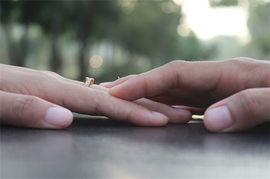 一天情侣早安语 如何发早安撩男朋友